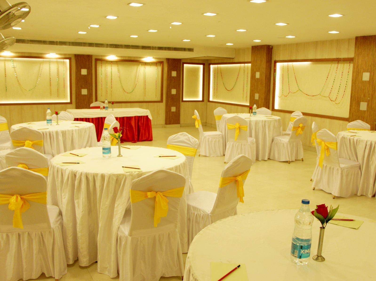 Hotel Crown Palace Allahabad Extérieur photo