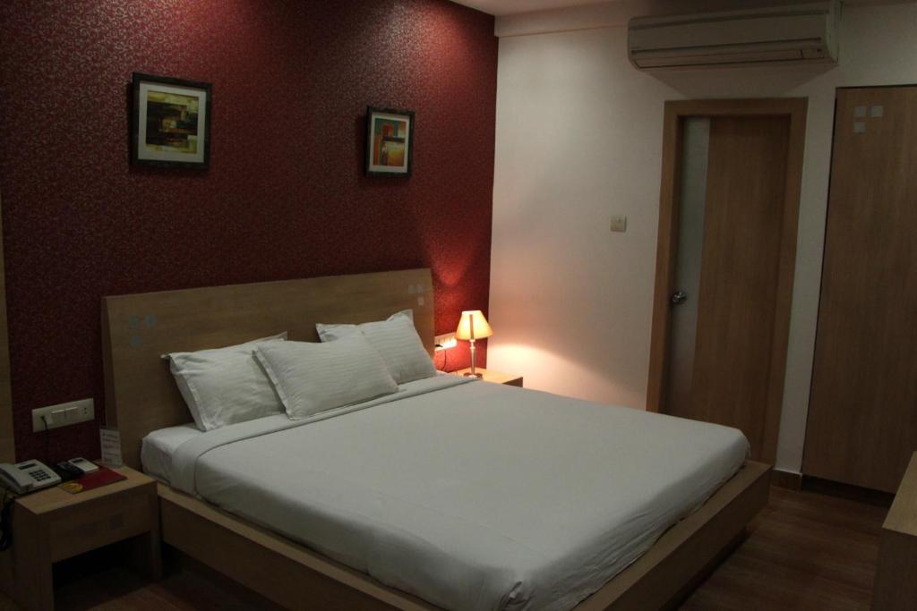 Hotel Crown Palace Allahabad Extérieur photo